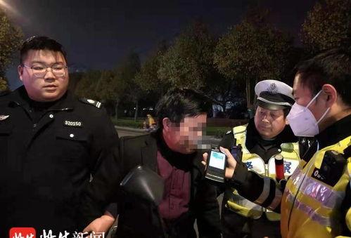 吃瓜群众瞪交警,一场街头“对决”背后的社会现象