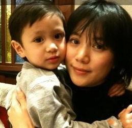 袁咏仪吃瓜儿子视频,温馨家庭生活曝光
